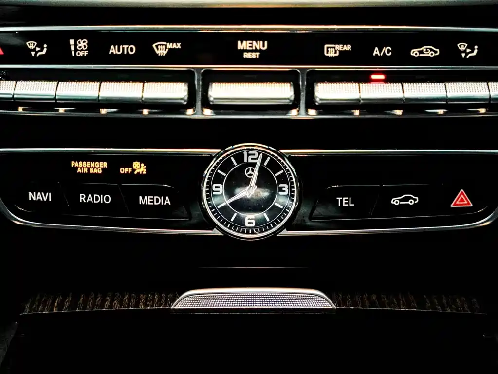 Mercedes-Benz G-Class 2023 — фото 11