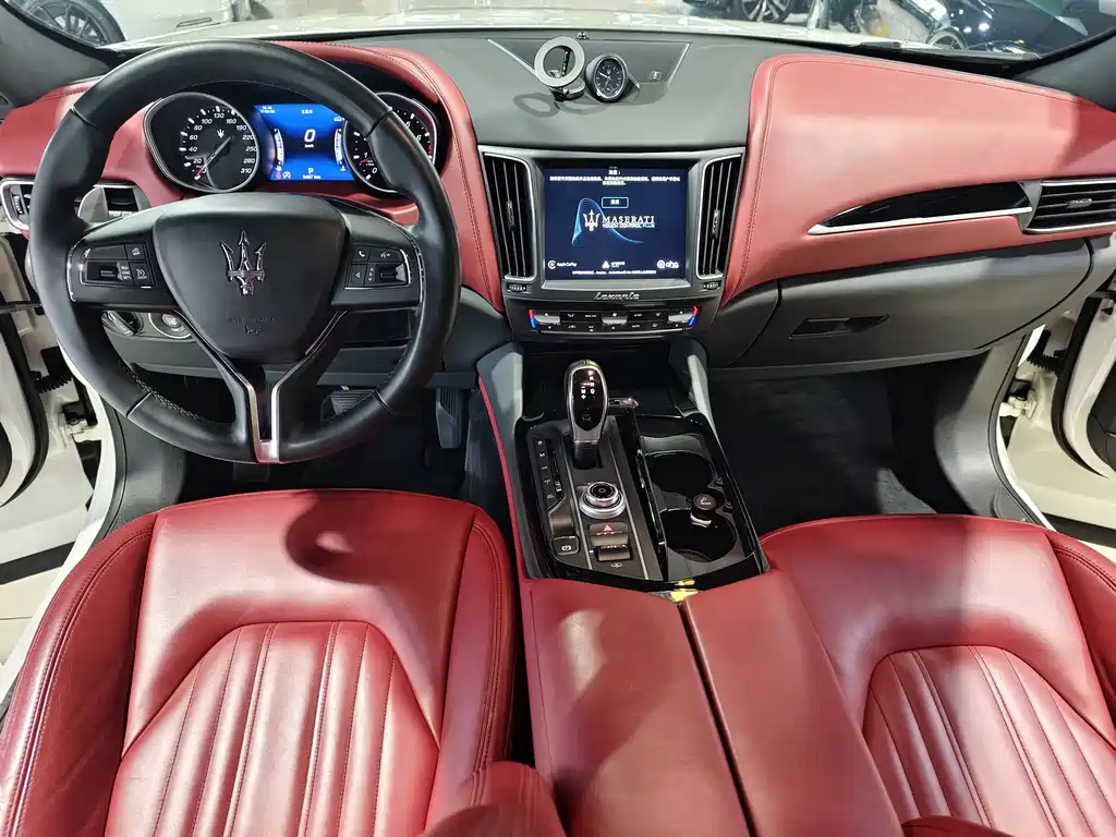 Maserati Levante 2018 — фото 11