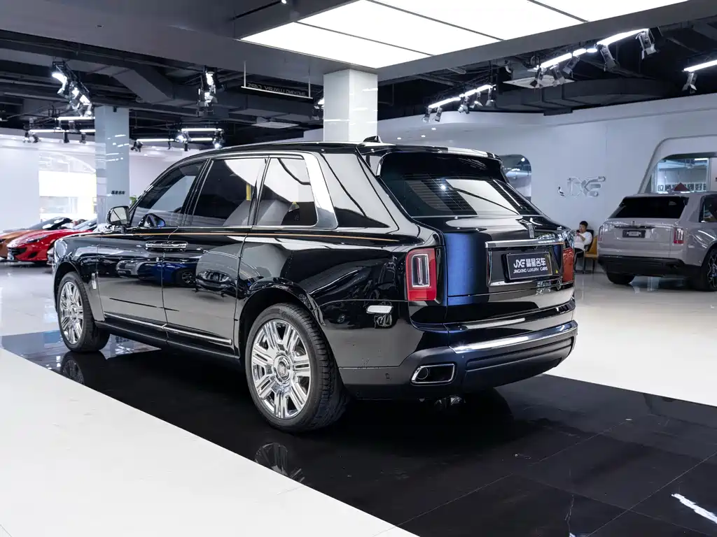 Rolls-Royce Cullinan 2020 — фото 14