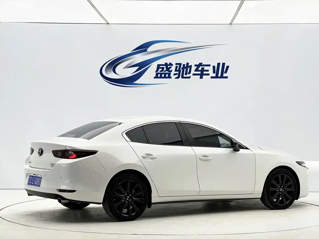 Mazda 3 Axela 2022 — фото 6