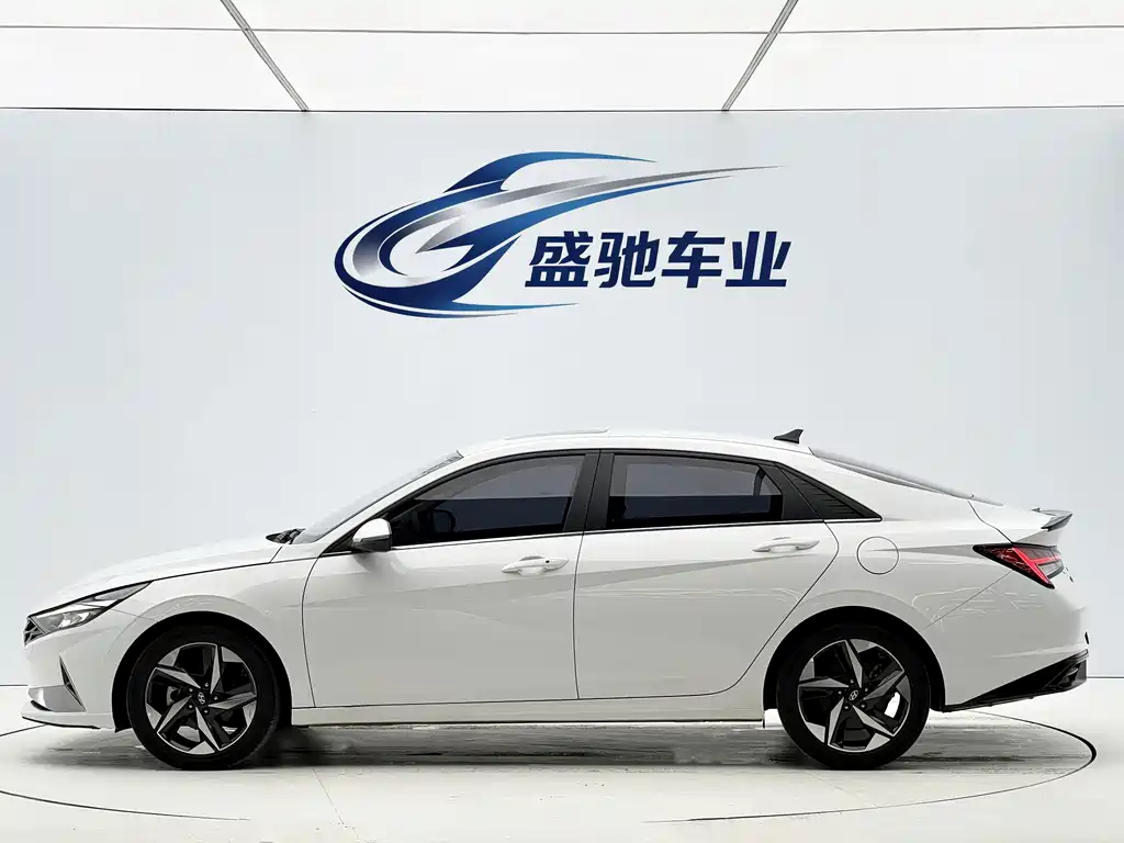 Hyundai Elantra 2022