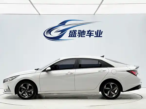 Hyundai Elantra 2022