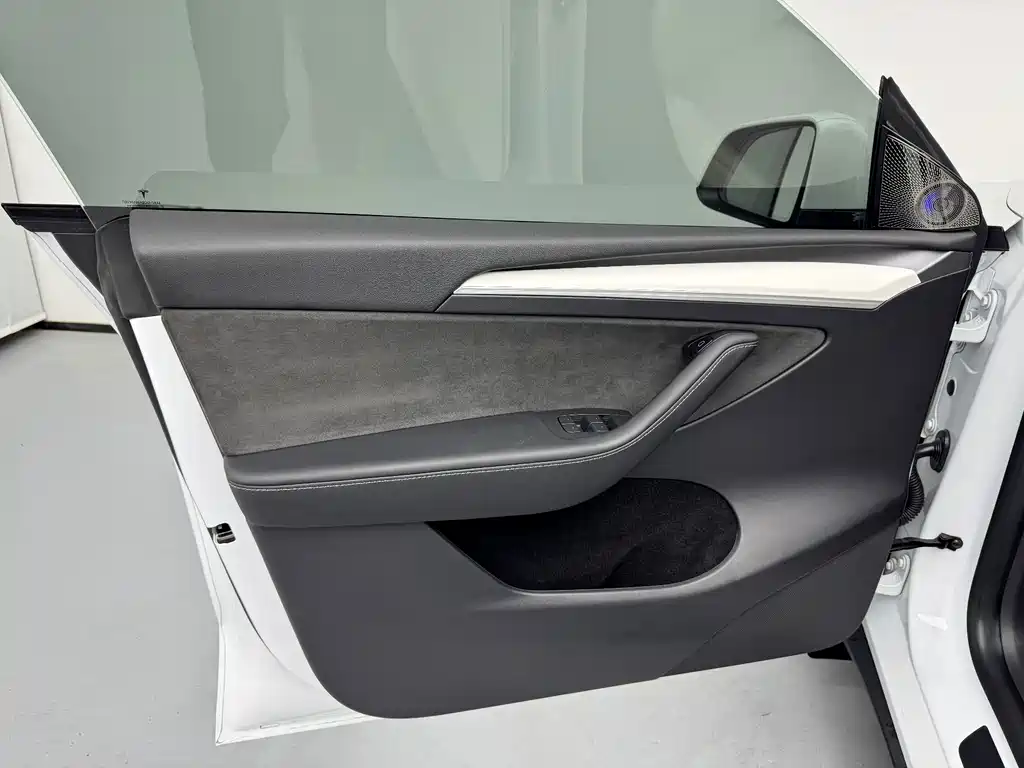 Tesla Model Y 2023 — фото 18