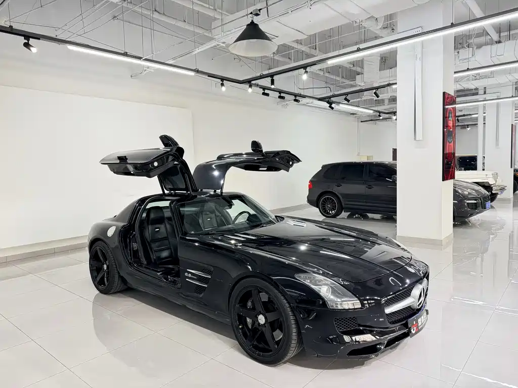 Mercedes-Benz SLS AMG 2018 — фото 2