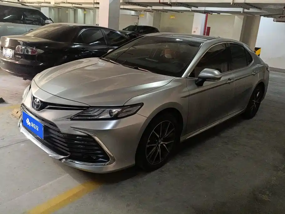 Toyota Camry 2023 — фото 1