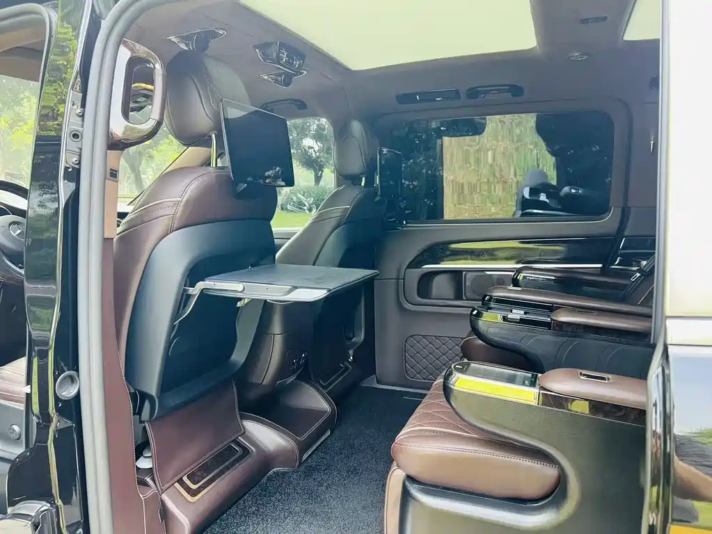 Mercedes-Benz V-Class 2020 — фото 14