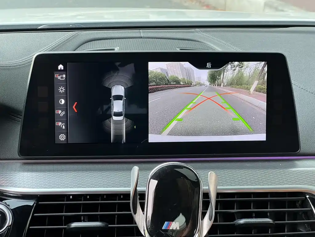 BMW 5 Series 2018 — фото 12