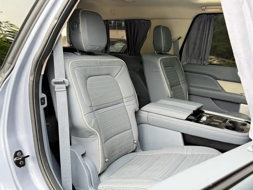 Lincoln Navigator 2021 — фото 13