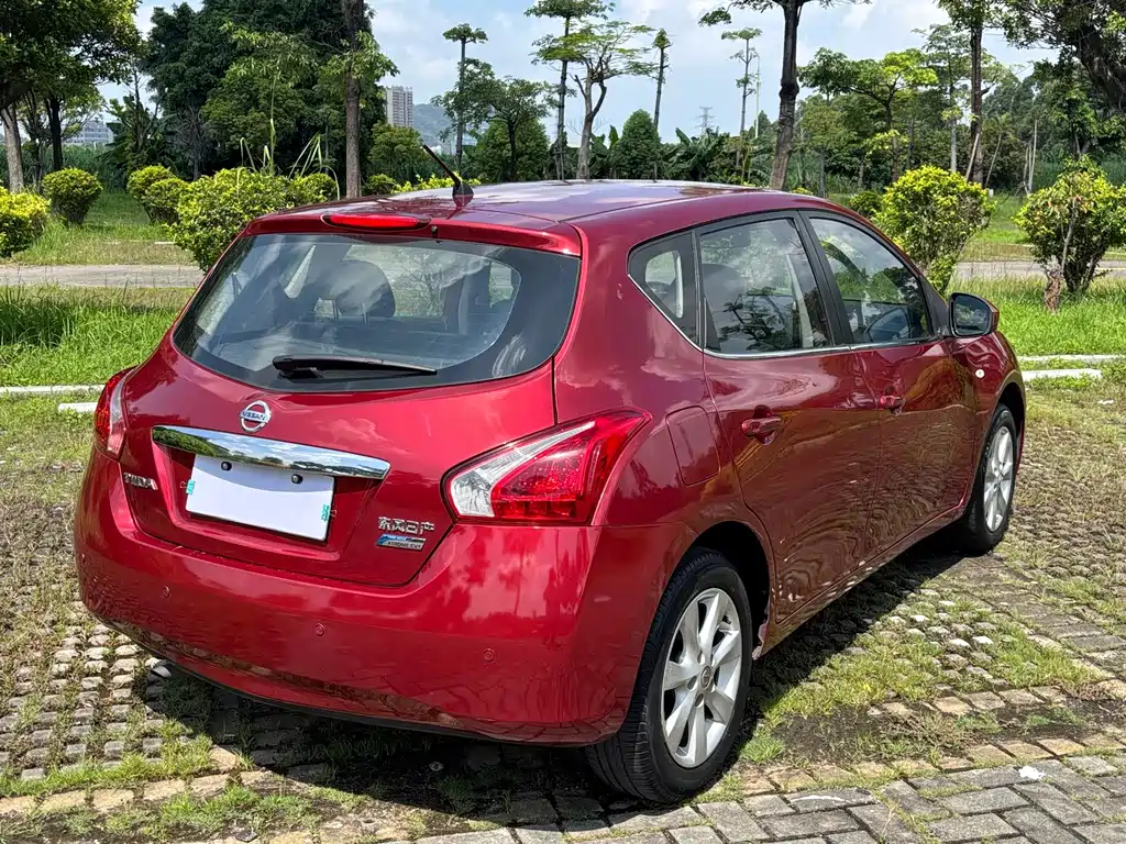 Nissan Tiida 2015