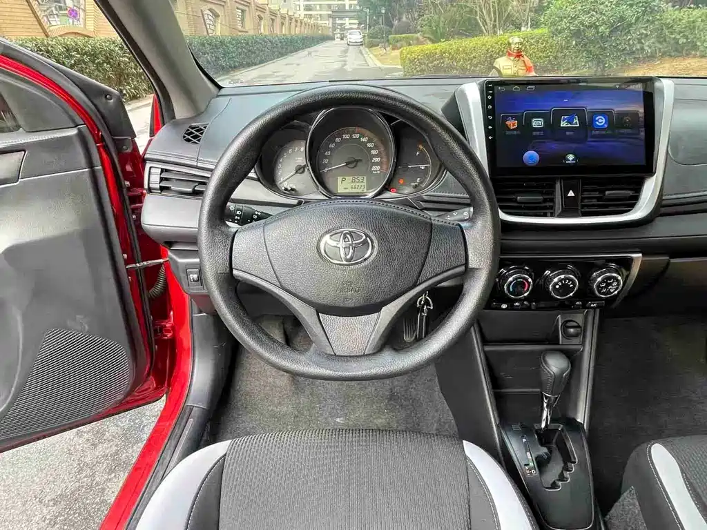 Toyota Yaris L 2020 — фото 9