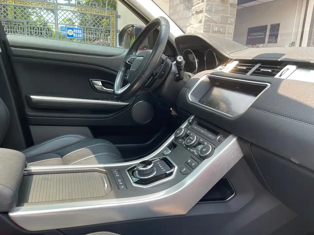Land Rover Evoque 2018 — фото 14