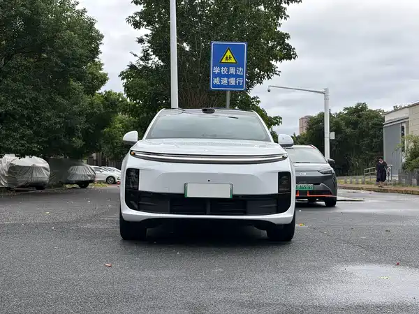 Li Auto L6 2025