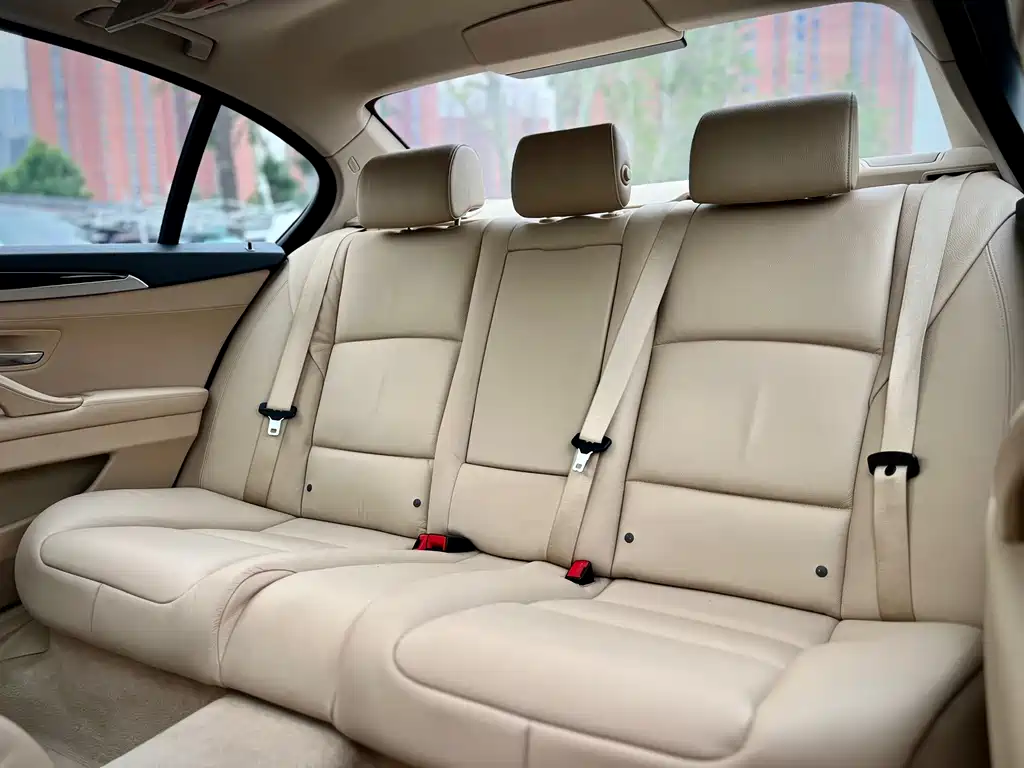 BMW 5 Series 2012 — фото 35