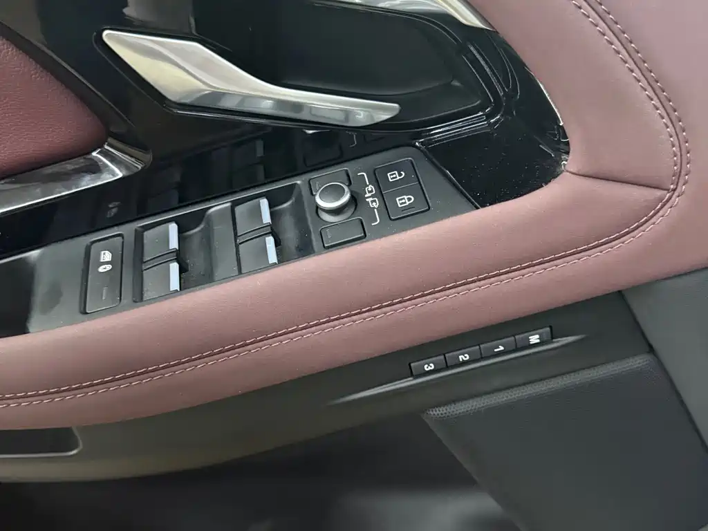Land Rover Evoque 2023 — фото 8