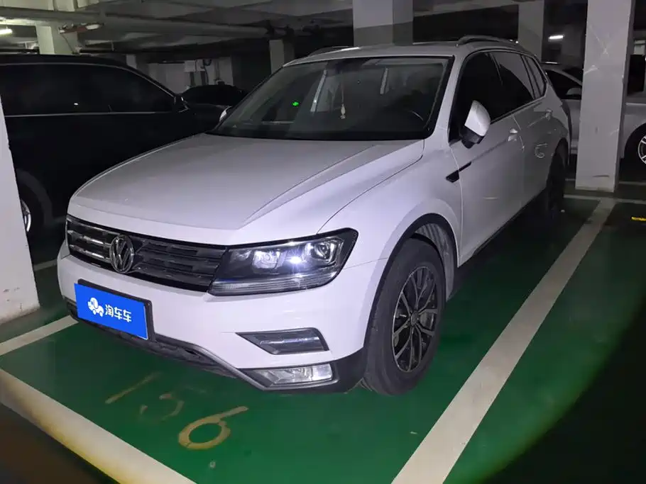 Volkswagen Tiguan L 2017 — фото 1