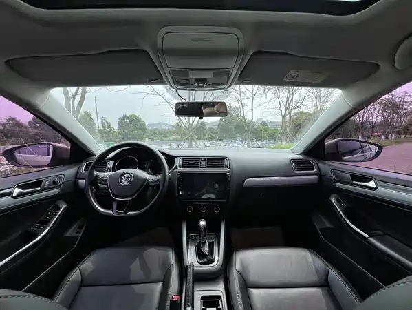 Volkswagen Sagitar 2018