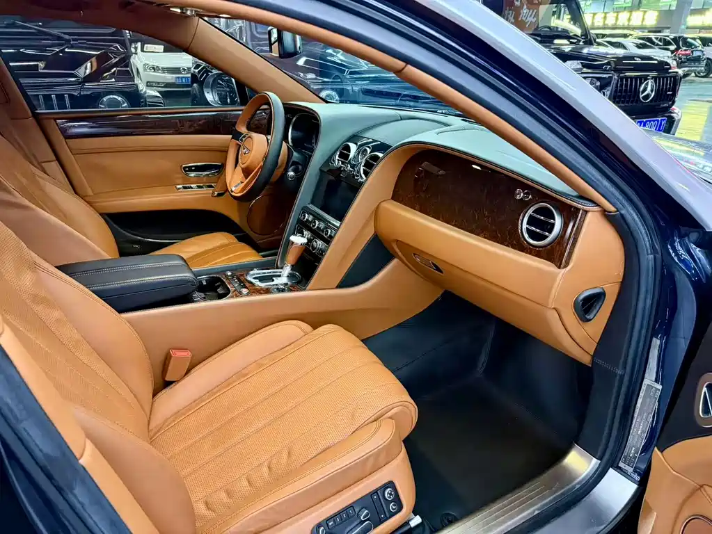 Bentley Flying Spur 2016 — фото 13