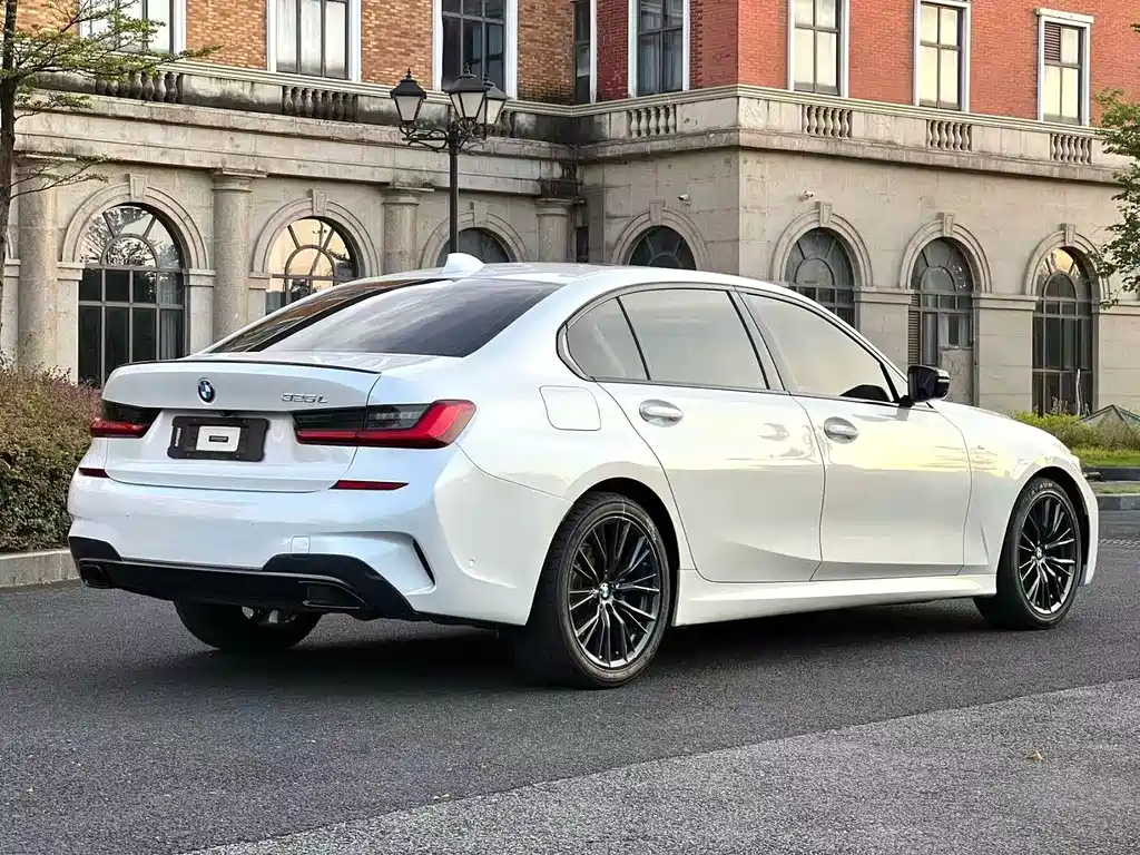 BMW 3 Series 2019 — фото 9