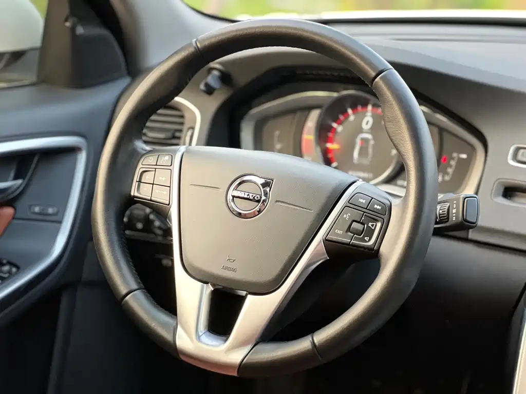 Volvo S60 2020 — фото 11