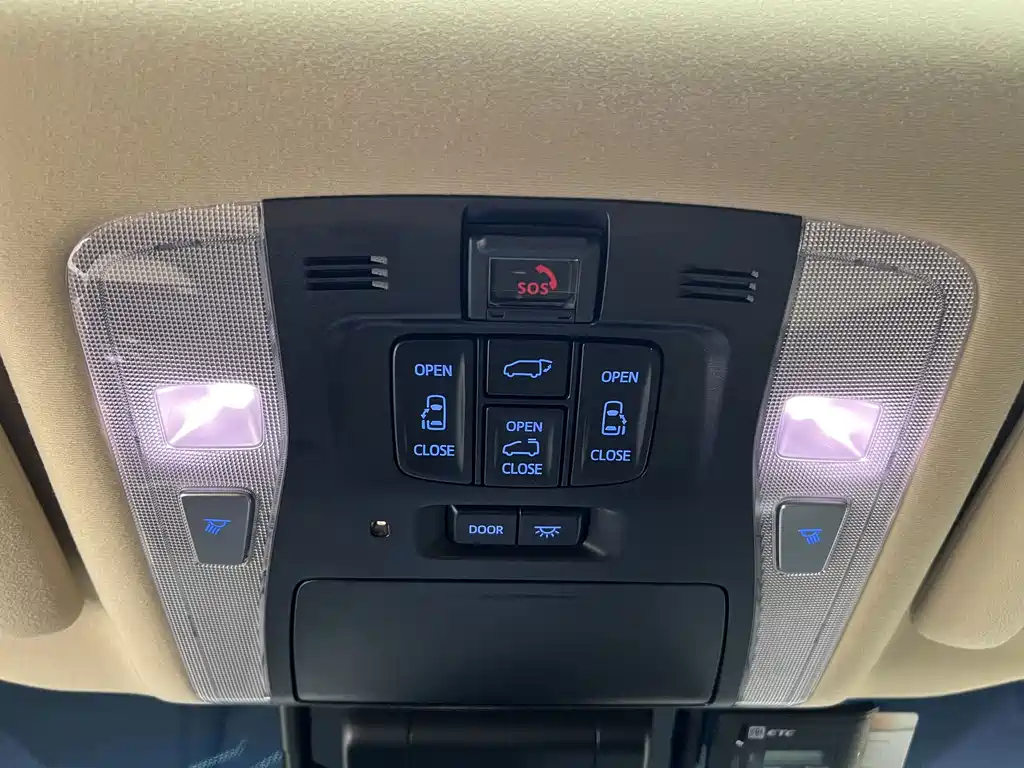 Toyota Alphard 2023 — фото 8