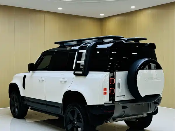 Land Rover Defender 2022