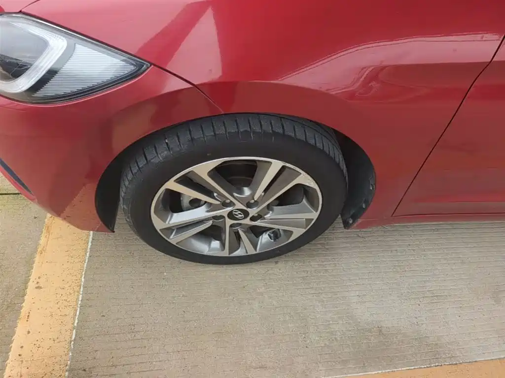 Hyundai Elantra 2018 — фото 23