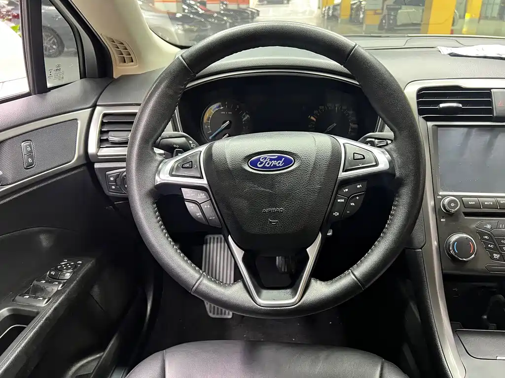 Ford Mondeo 2017 — фото 14