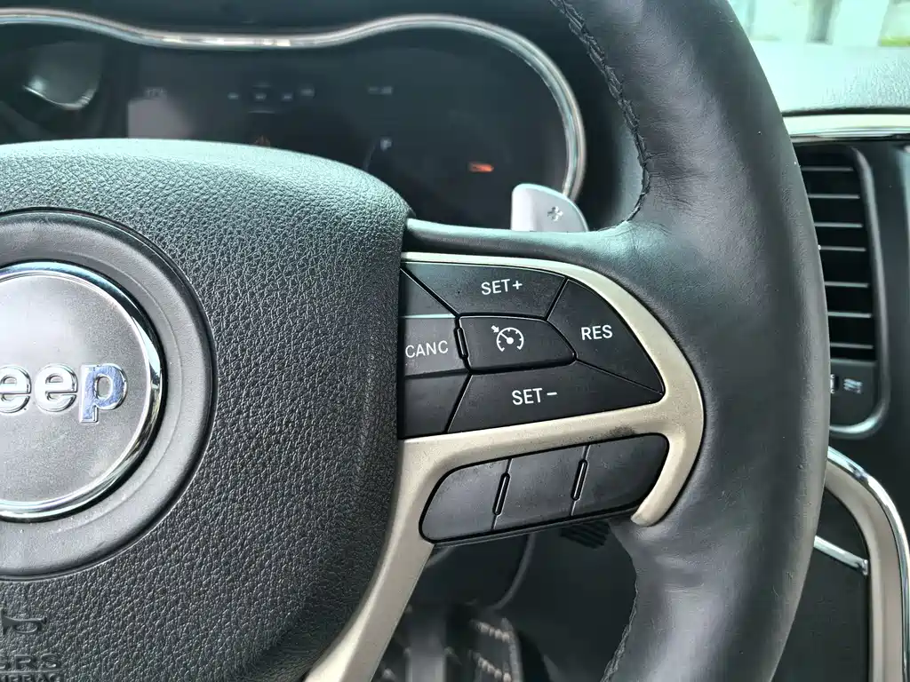 Jeep Grand Cherokee 2014 — фото 14