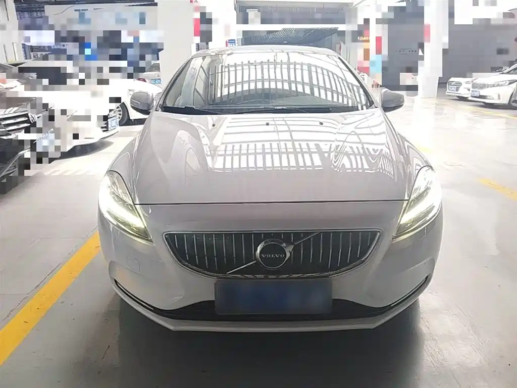 Volvo V40 2019 — фото 3