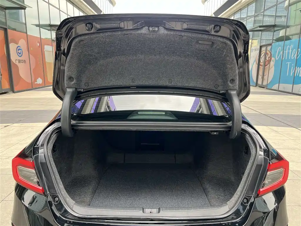 Honda Accord 2022 — фото 16