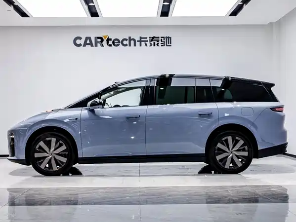 Li Auto i8 2025