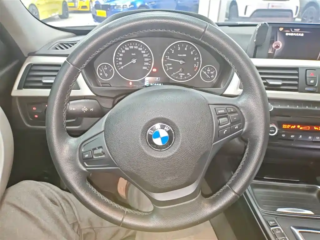 BMW 3 Series 2015 — фото 11