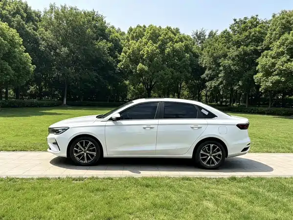 Geely Emgrand 2021