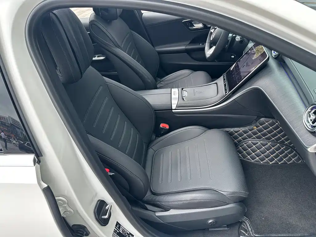 Mercedes-Benz C-Class 2024 — фото 18