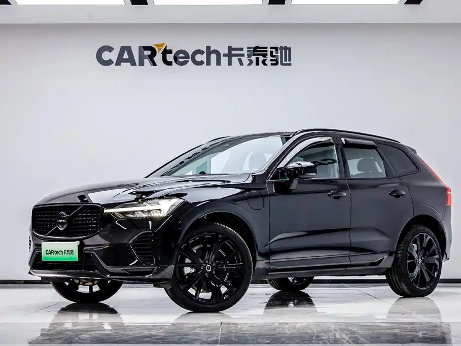 Volvo XC60 Plug-In Hybrid 2024 — фото 1