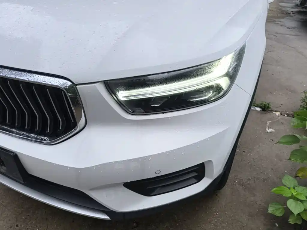 Volvo XC40 2022 — фото 24