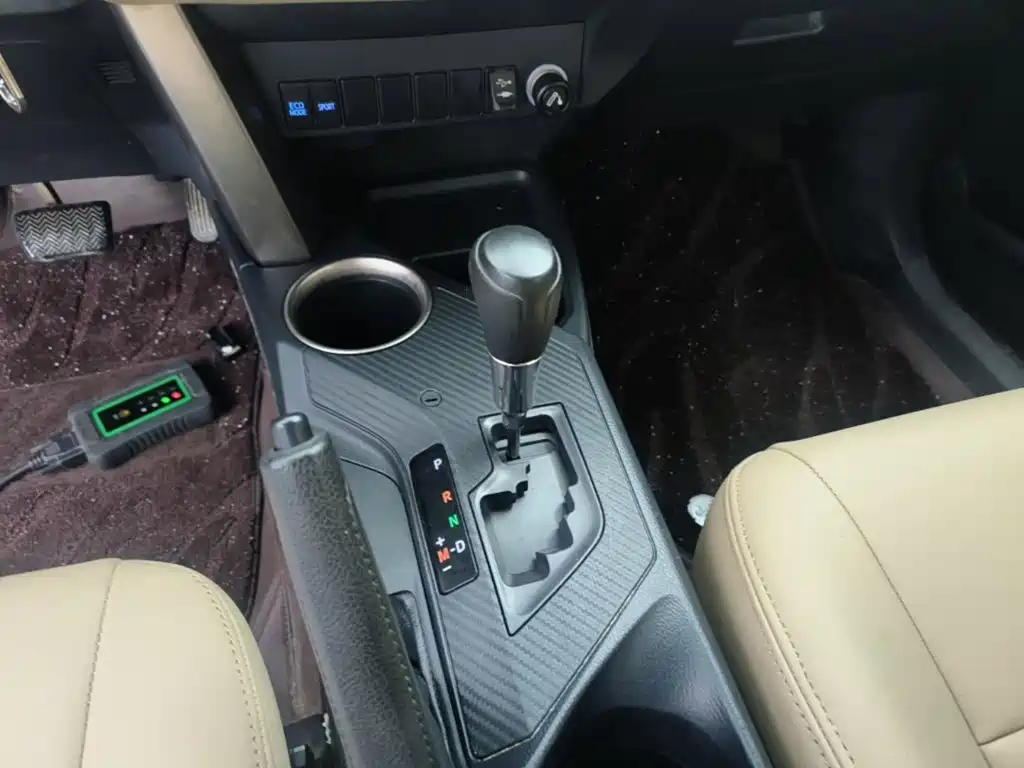 Toyota RAV4 2015 — фото 14