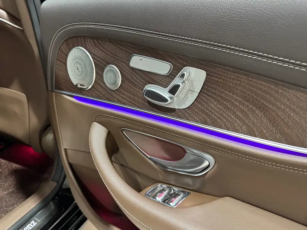 Mercedes-Benz E-Class 2022 — фото 12