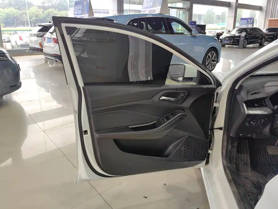 MG MG5 2021