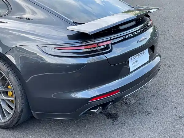 Porsche Panamera 2021