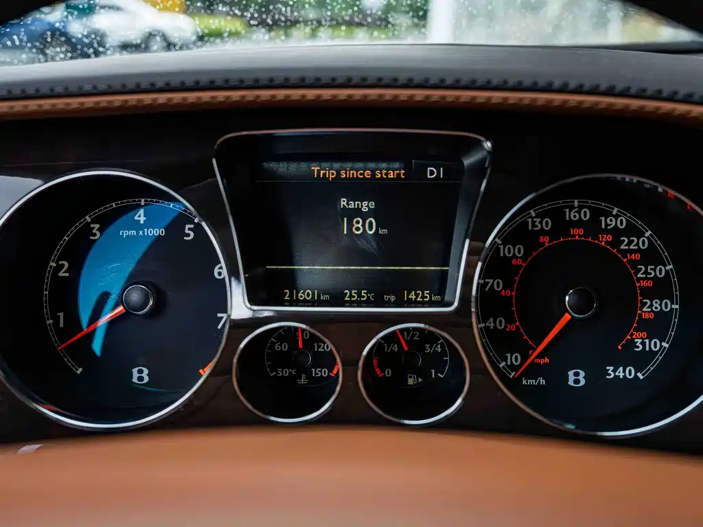 Bentley Flying Spur 2012 — фото 14