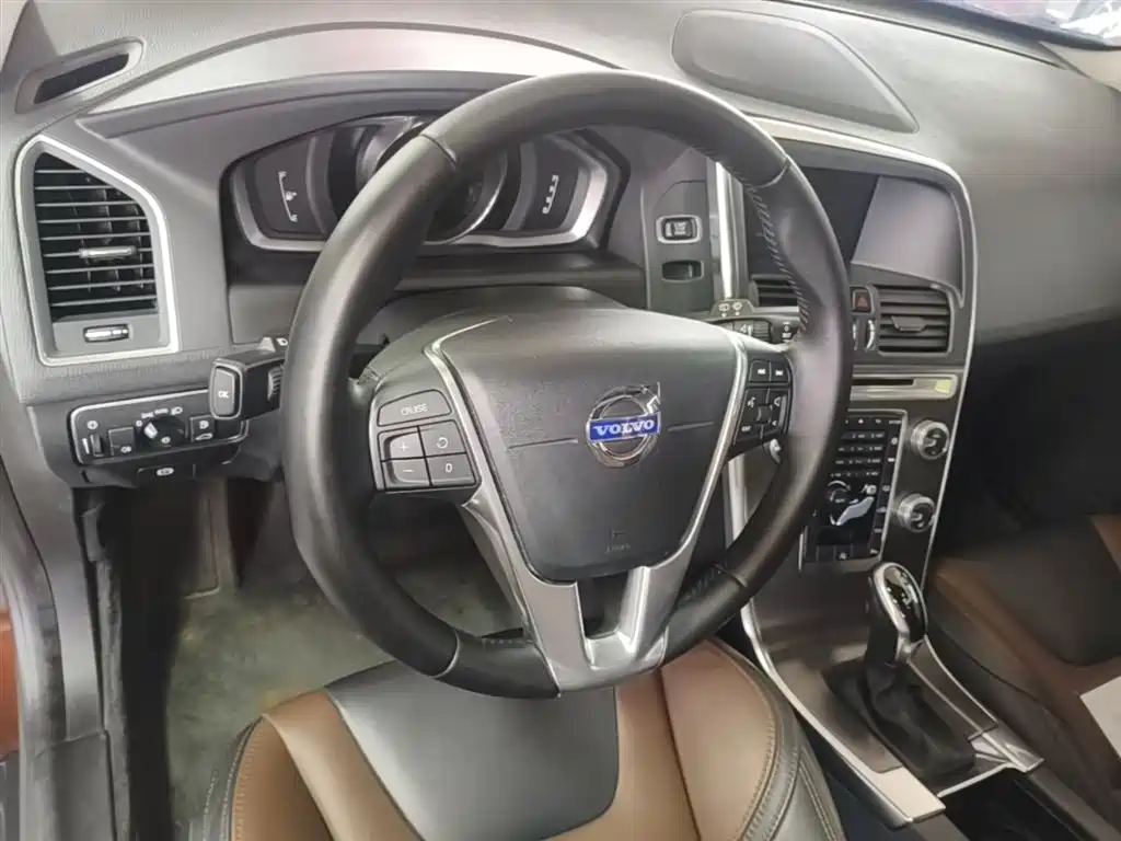 Volvo XC60 2015 — фото 11