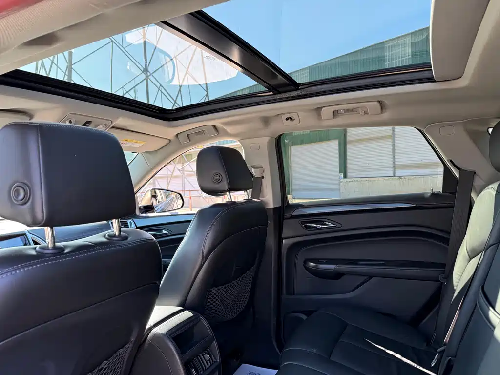 Cadillac SRX 2016 — фото 17