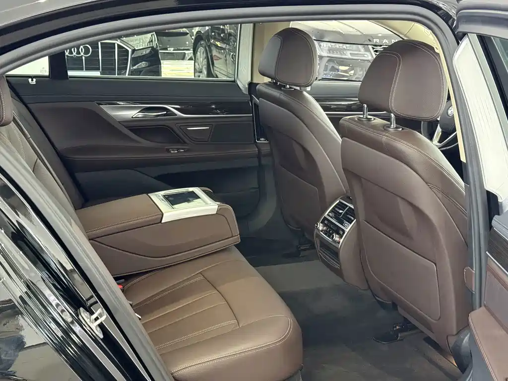 BMW 7 Series 2017 — фото 15