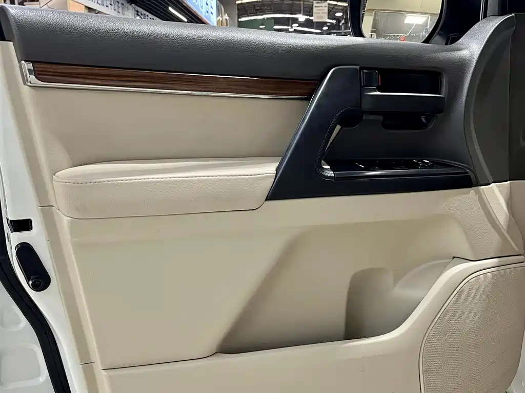 Toyota Land Cruiser 2018 — фото 10