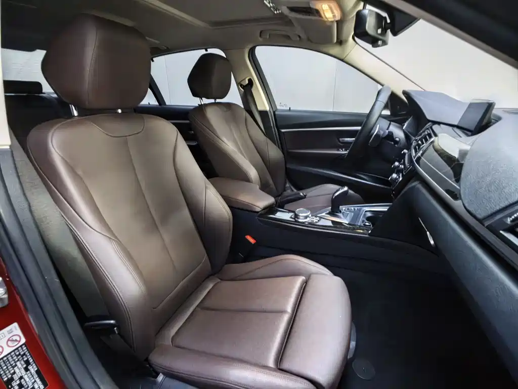 BMW 3 Series 2018 — фото 17