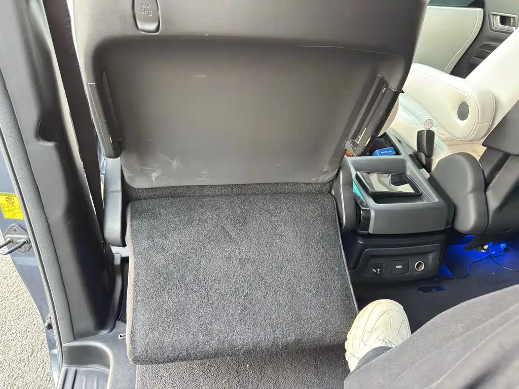Toyota Alphard 2012 — фото 13