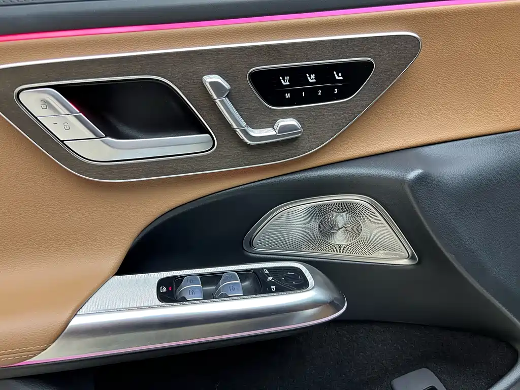 Mercedes-Benz E-Class 2024 — фото 11