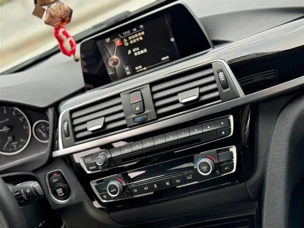 BMW 3 Series 2016 — фото 11