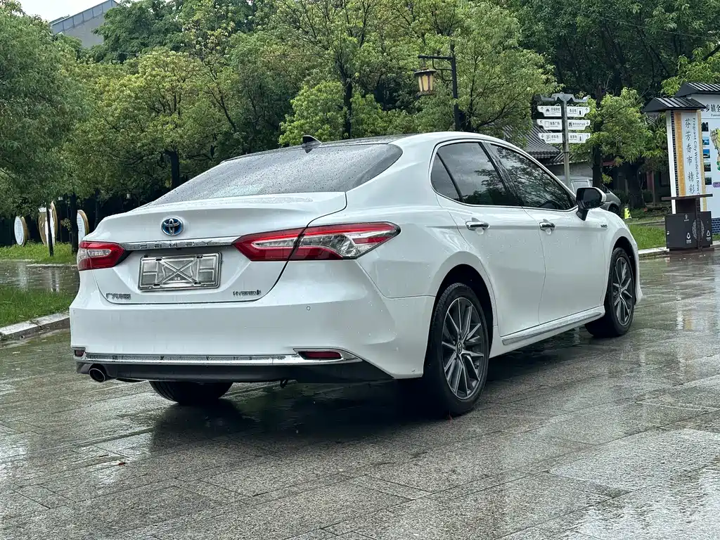 Toyota Camry 2023 — фото 10